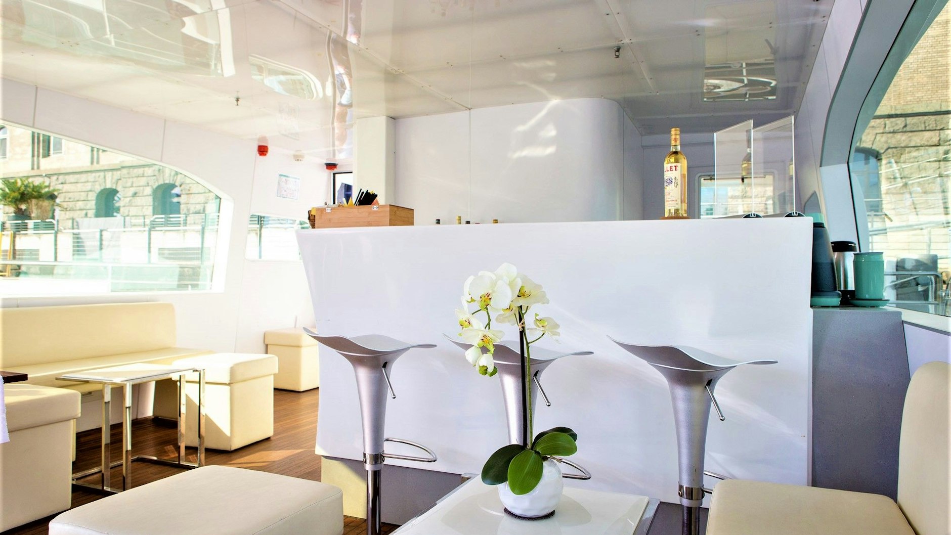 Die Bar der SunCat46 ist während der Fahrt die ganze Zeit geöffnet und versorgt Sie mit allem Gewünschten.