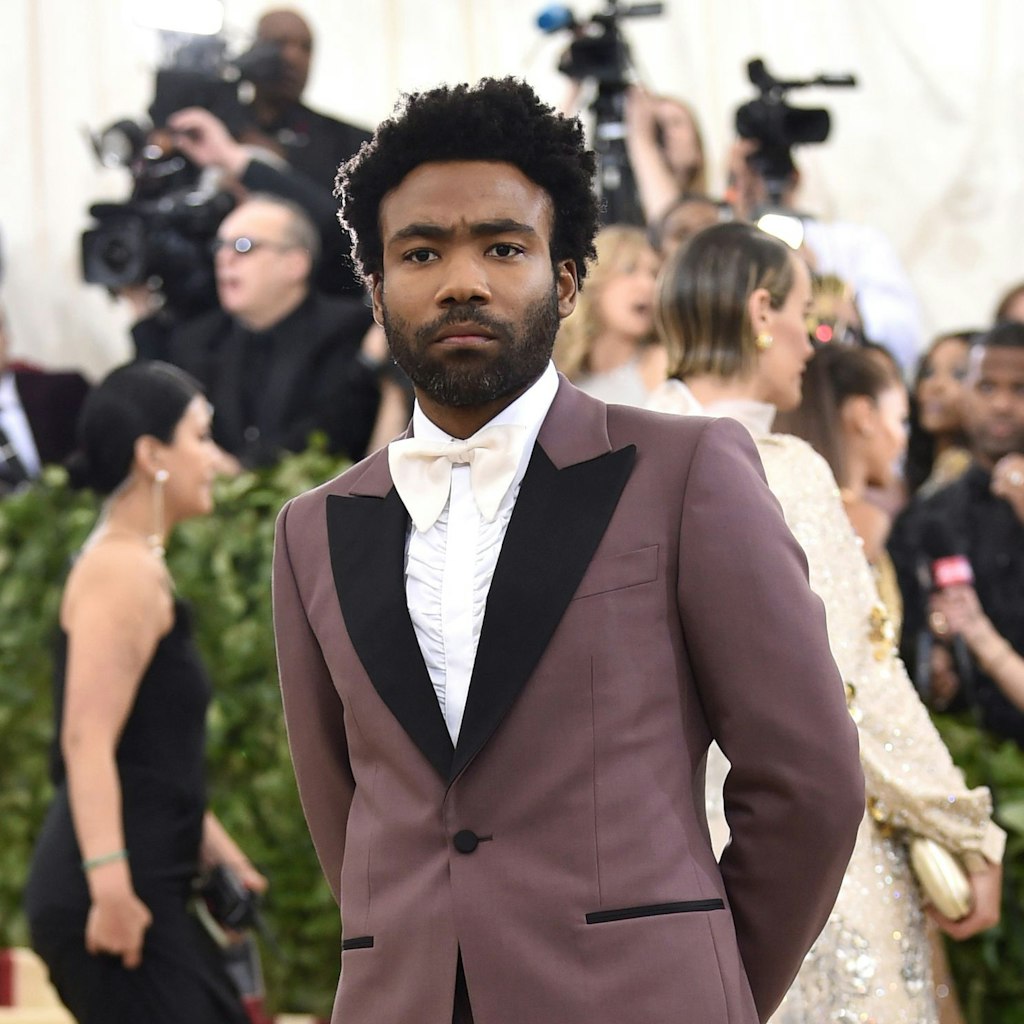 US-Schauspieler Donald Glover übernimmt die Rolle von Mr. Smith. 