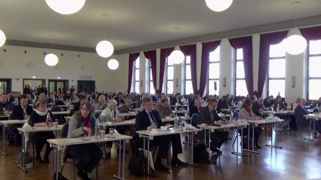 Der Landesparteitag der CDU Sachsen-Anhalt am Wochenende. Viele der Teilnehmer verzichten auf einen Mund-Nasen-Schutz.