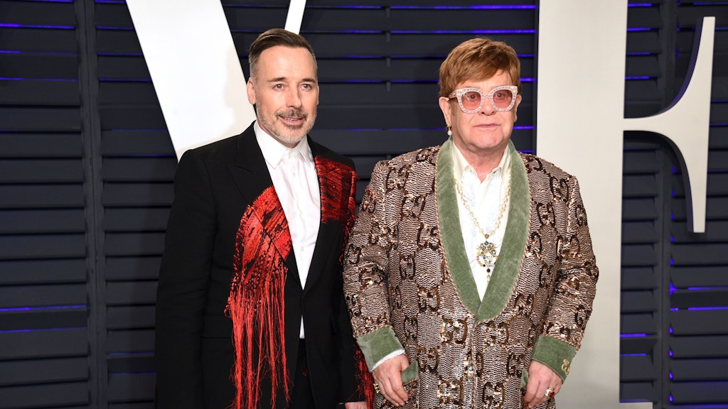 Elton John lädt gemeinsam mit seinem Partner David Furnish zu einer virtuellen Oscar-Party ein.