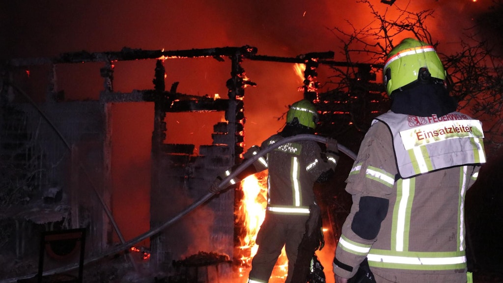Die Feuerwehr war mit 24 Einsatzkräften in der Chris-Gueffory-Allee.