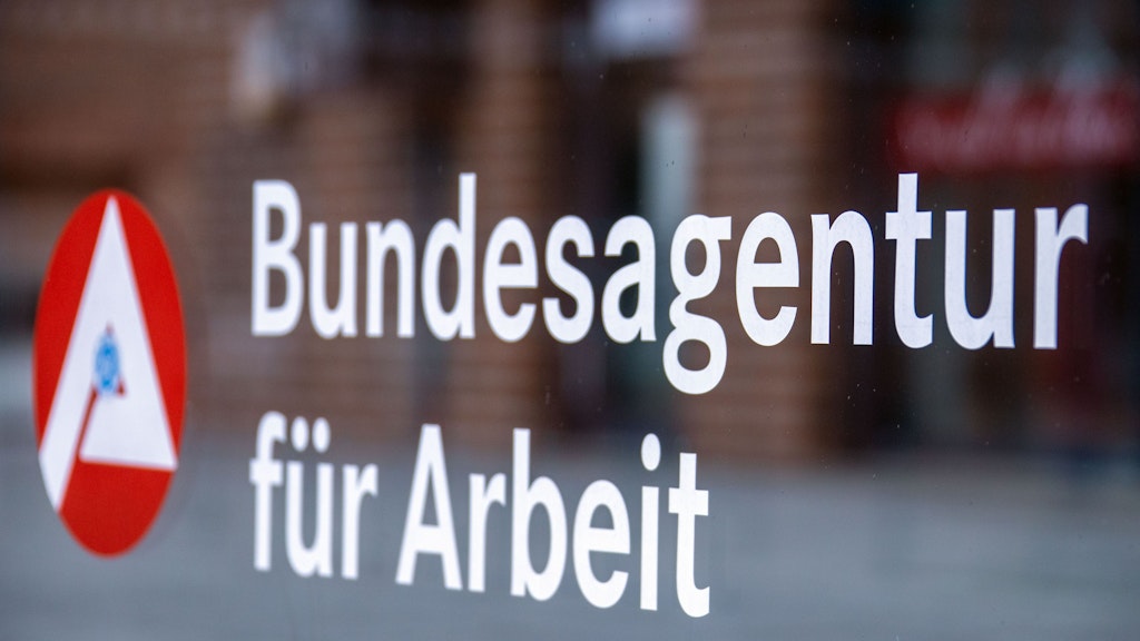 Ein Jobcenter in Mecklenburg-Vorpommern. Trotz Corona geht die Zahl der Arbeitslosen zurück.