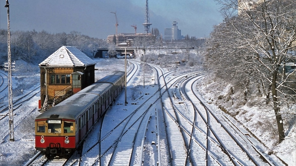 The Ring train in 1978, on its way to Halensee. The ICC is just emerging from its cocoon.