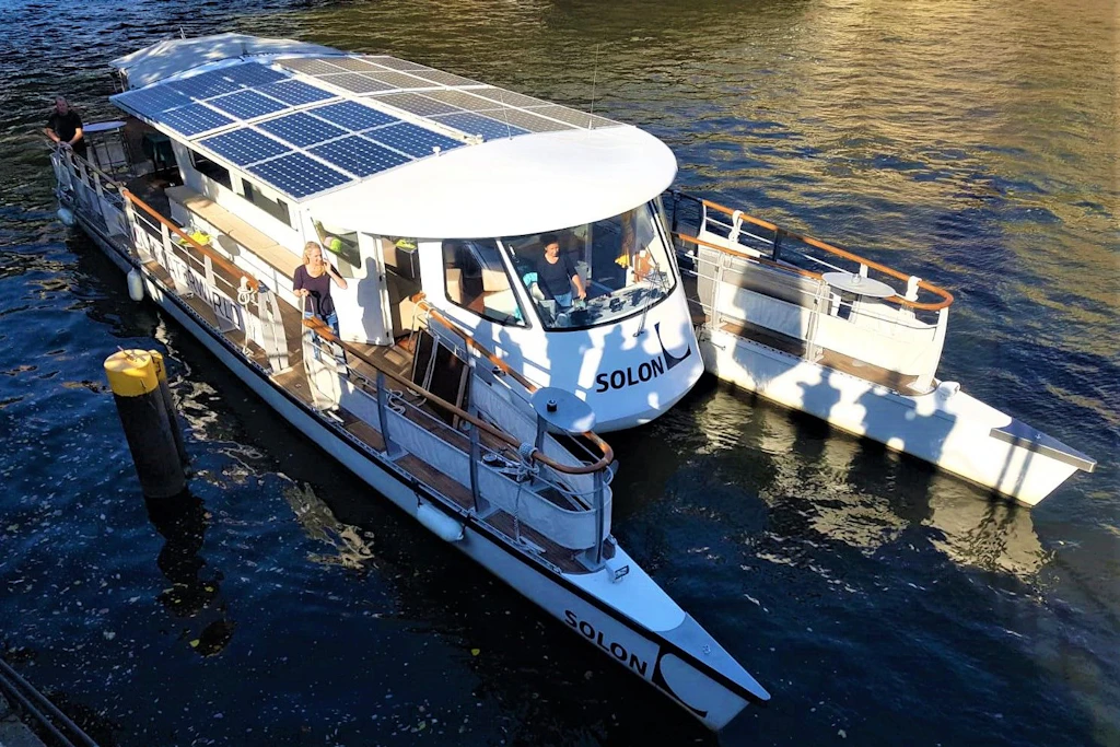 Bootsverleih Berlin | Solarschiff Solarkatamaran mieten