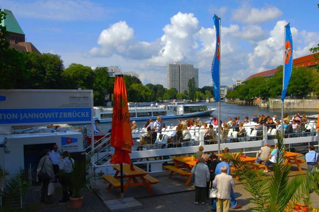 Anlegstelle Jannowitzbrücke | Start Schiffstour „Brückenfahrt“