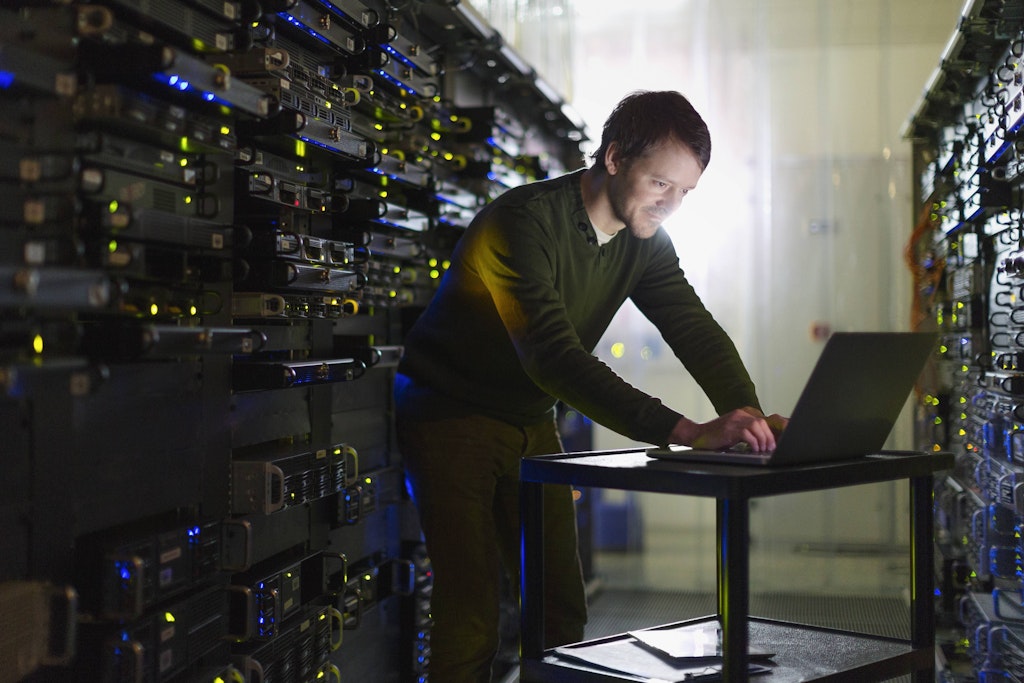 Production server. Суперкомпьютер. Администратор баз данных фото. Картинка сетевой и системный администратор. Компьютер Глобал.