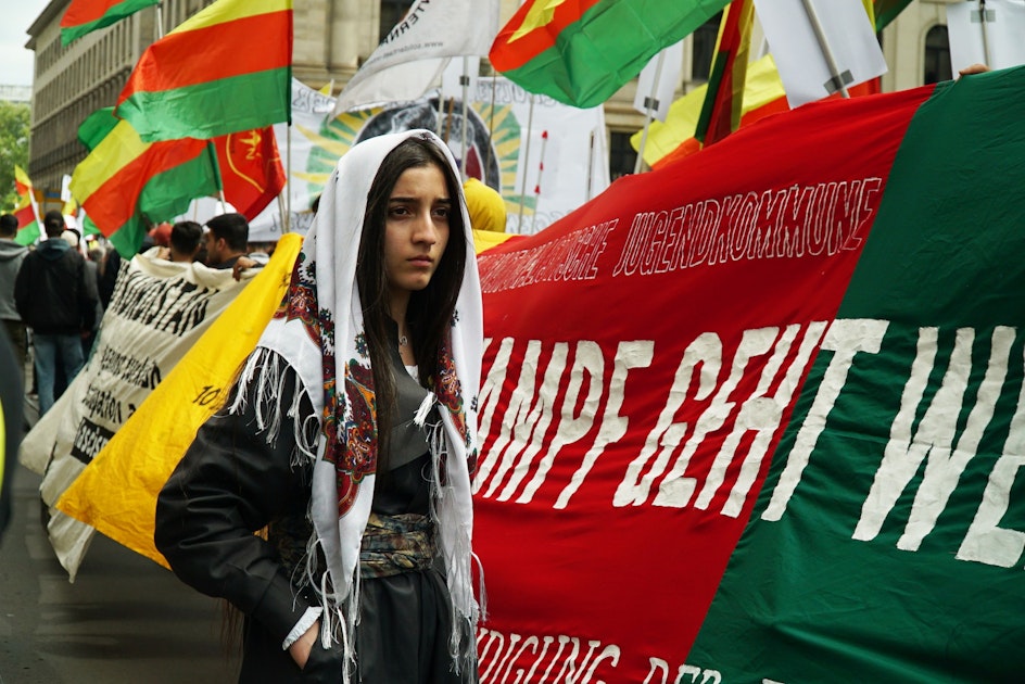 Banned PKK slogans and arrests (with video)