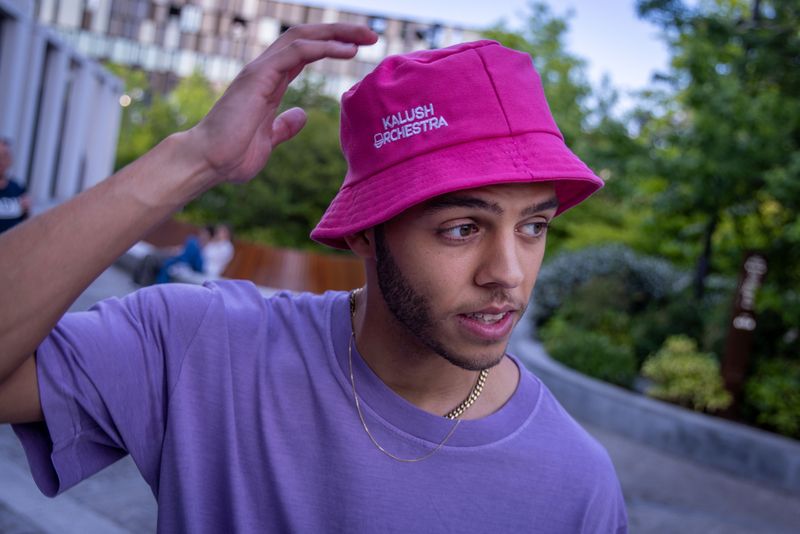 Bucket hats, 9 euro ticket, dates 