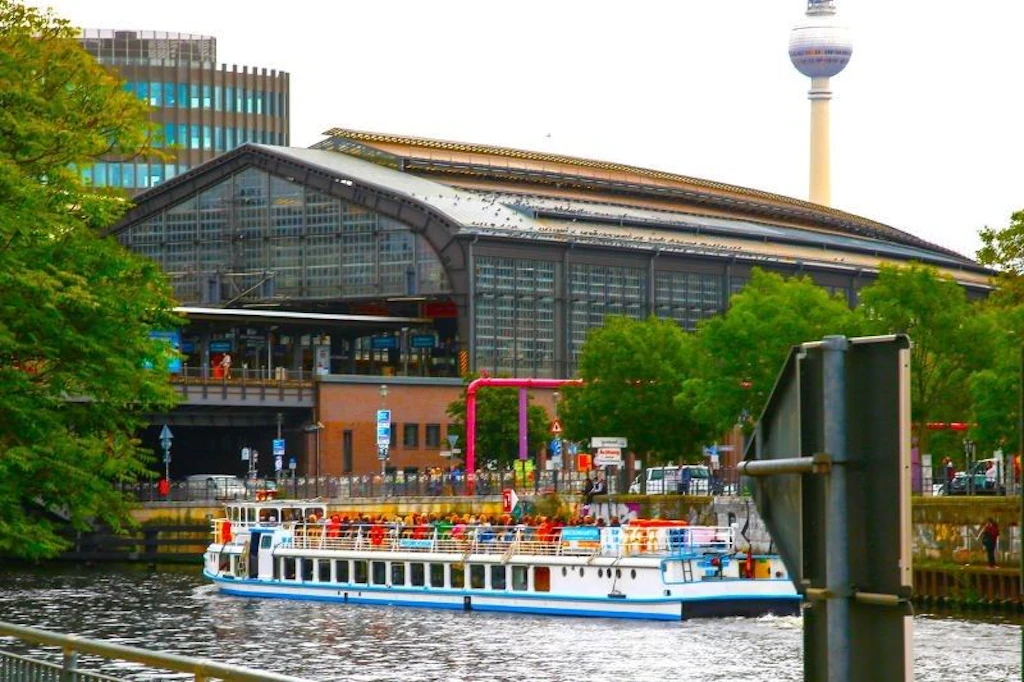 Anlegestelle Friedrichstraße Reichstagufer | Spreefahrt City-Tour