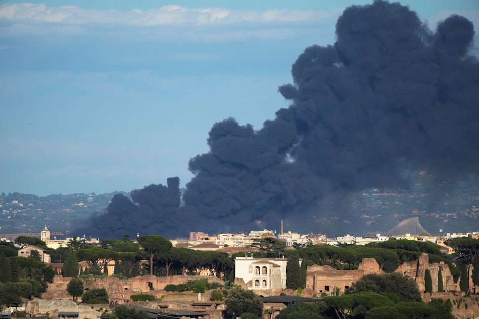 Grande incendio a Roma – città “attaccata dai piromani”