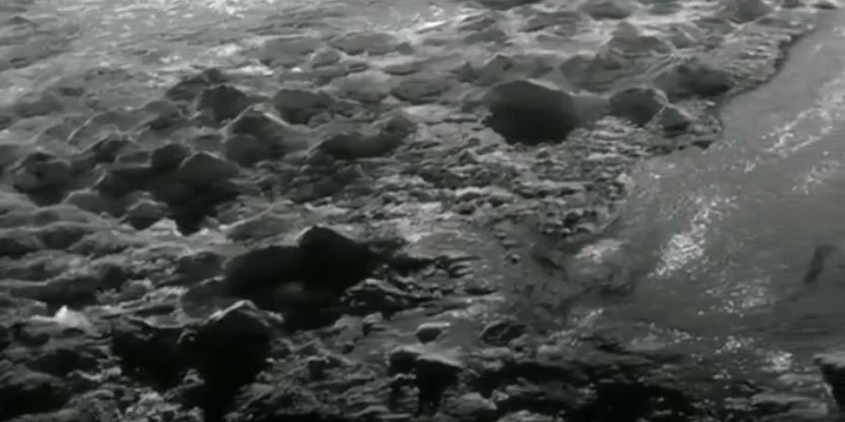 Pesawat ruang angkasa menggambarkan gunung berapi es raksasa di Pluto