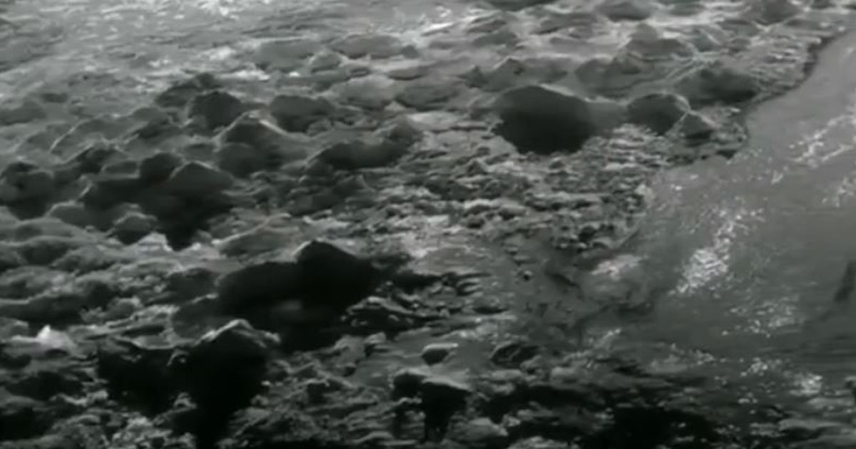 Pesawat ruang angkasa menggambarkan gunung berapi es raksasa di Pluto Pesawat ruang angkasa menggambarkan gunung berapi es raksasa di Pluto