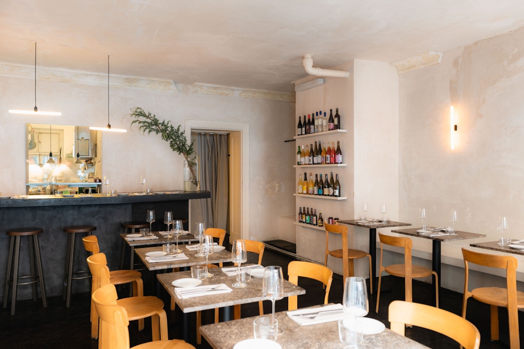 You know what: At first glance, Holly looks like almost any other gastrobar in Neukölln.