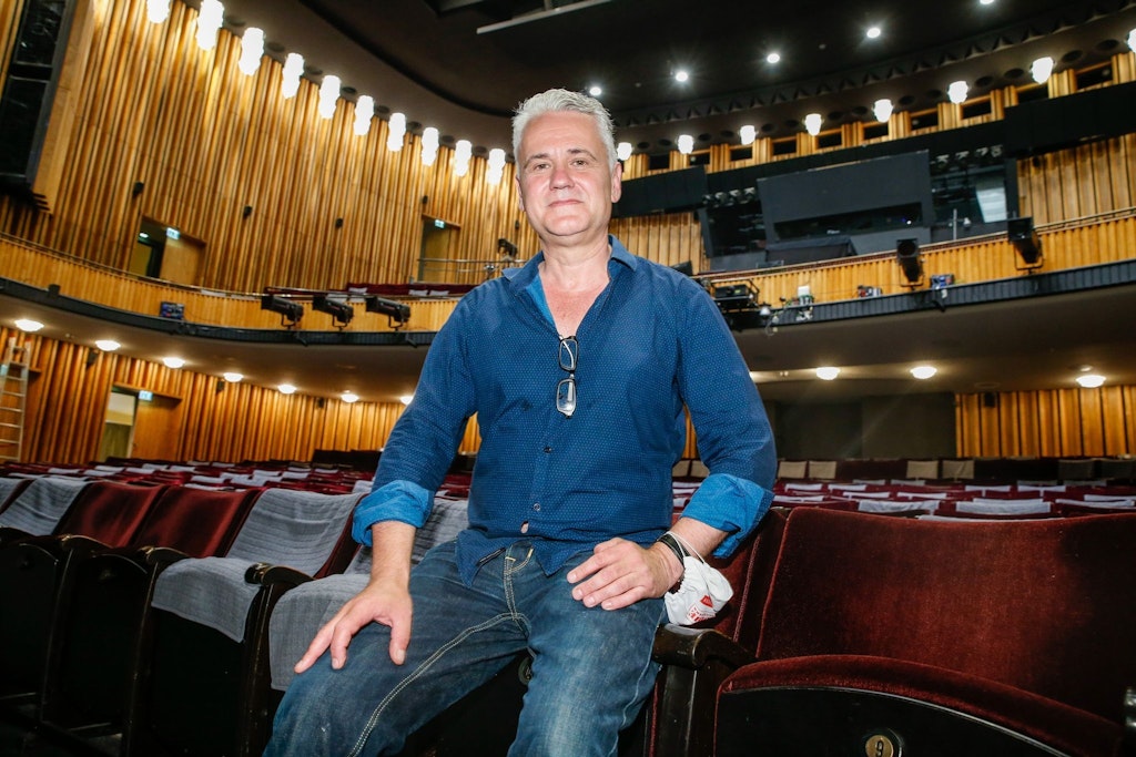 Flohmarkt: Martin Wölffer und sein Team verlassen das Schiller Theater.