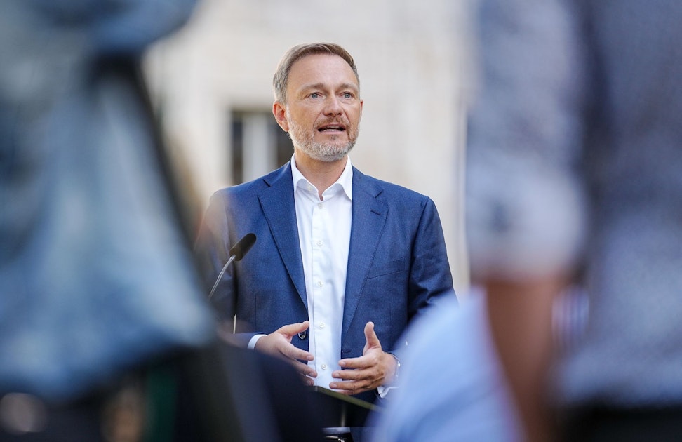 Protesters demand Lindner’s resignation in front of the FDP headquarters in Berlin