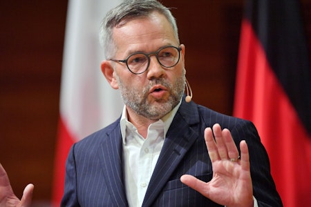 Außenpolitiker Michael Roth (SPD) kündigt kompletten Rückzug aus der Politik an