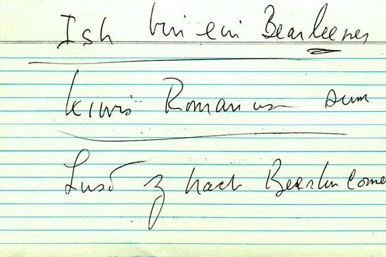 Kennedys Notizen zu seiner Berlin-Rede 1963
Das Original befindet sich im Kennedy-Museum in Berlin.
Date 1963
Source Landesarchiv Berlin
Author John F. Kennedy
CC-BY-SA 4.0