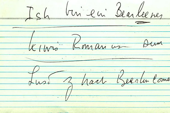 Kennedys Notizen zu seiner Berlin-Rede 1963
              Das Original befindet sich im Kennedy-Museum in Berlin.
              Date	1963
              Source	Landesarchiv Berlin
              Author	John F. Kennedy
              
              CC-BY-SA 4.0