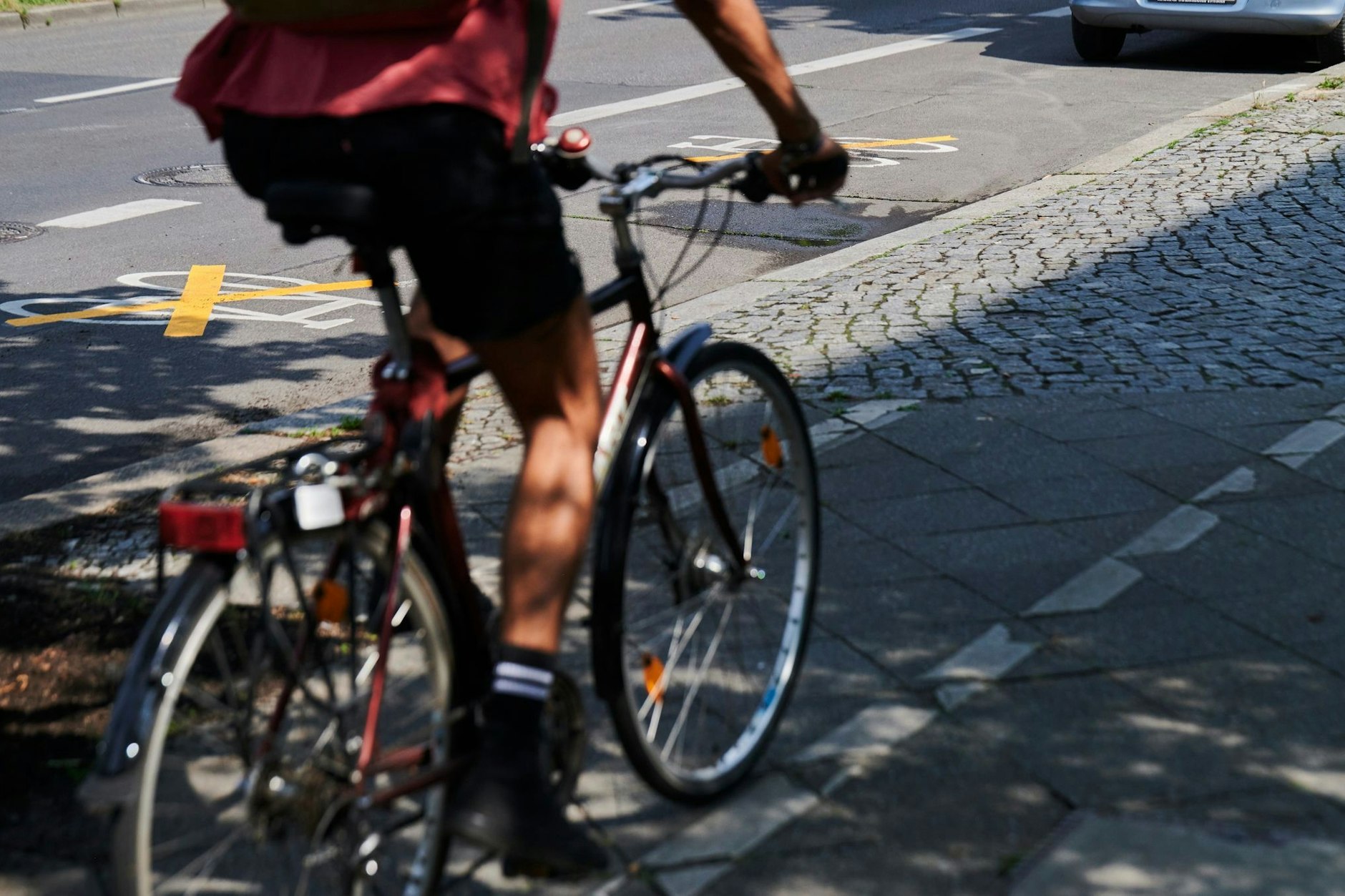 Zurück in die Zukunft: Radweg auf dem Gehweg auf der Ollenhauer Straße
