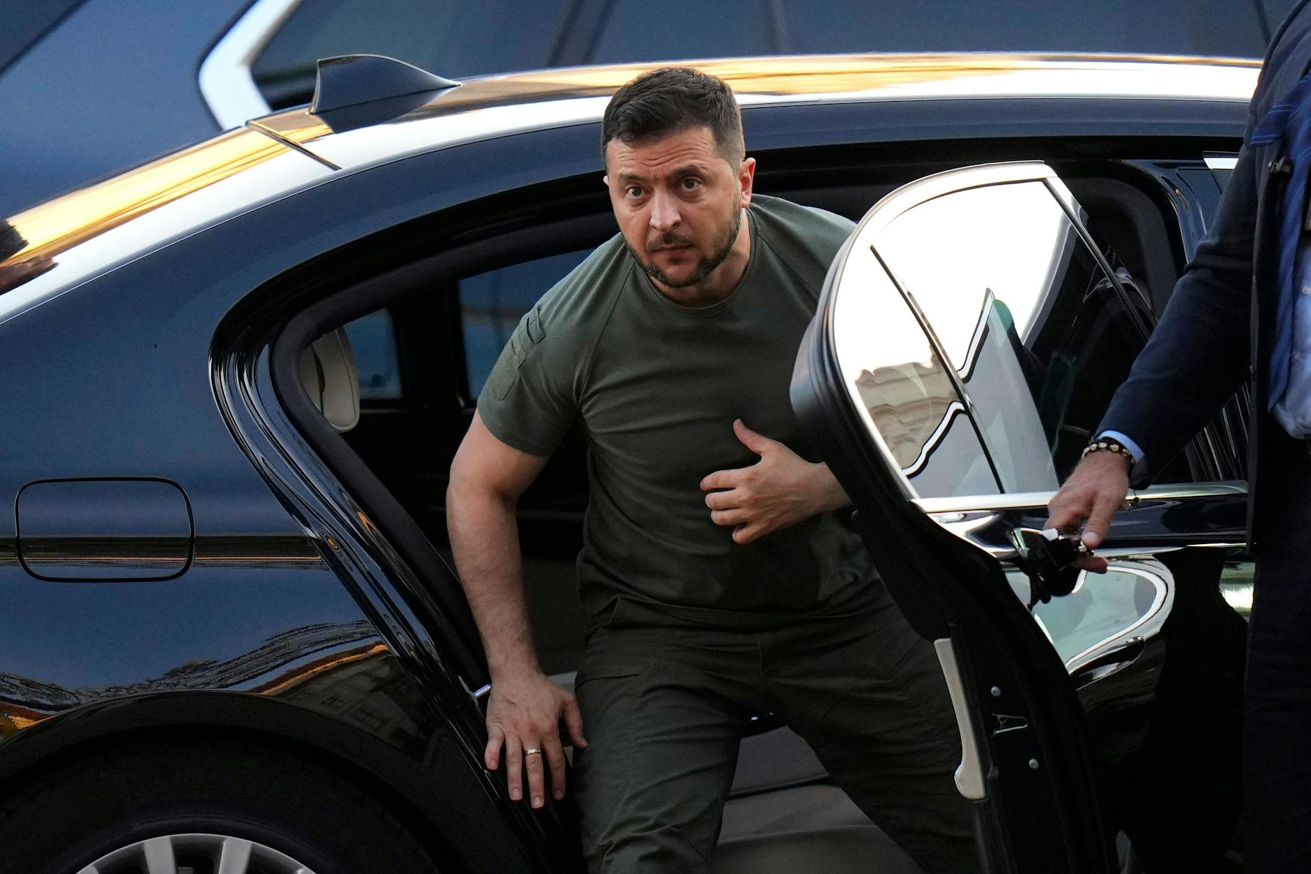 Kurz vor dem Nato-Gipfel kommt Wolodymyr Selenskyj, Präsident der Ukraine, auf der Prager Burg an.