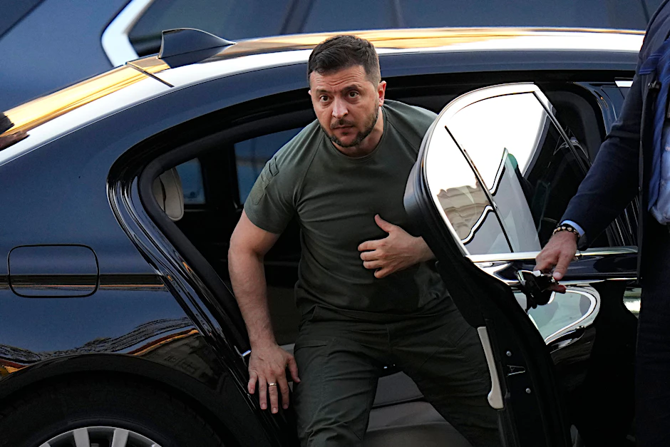 Kurz vor dem Nato-Gipfel kommt Wolodymyr Selenskyj, Präsident der Ukraine, auf der Prager Burg an.