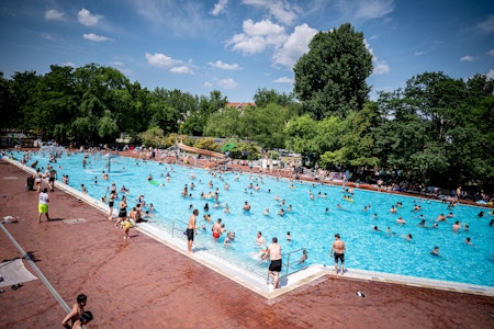 Sexuelle Belästigung in Freibad Gelnhausen: Badeleiter vorerst freigestellt