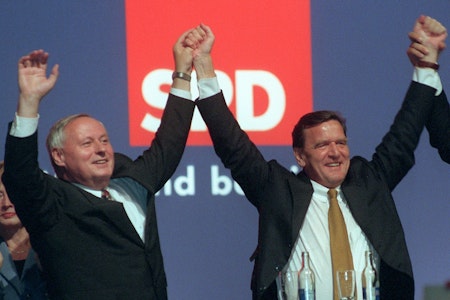 Treffen: Gerhard Schröder und Oskar Lafontaine suchen nach Streit offenbar Versöhnung
