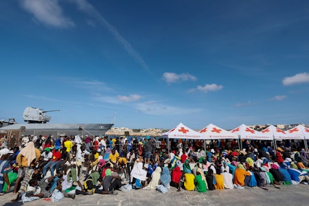 Lampedusa: Hunderte Bootmigranten nach Sizilien und aufs italienische Festland gebracht