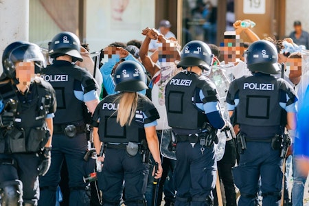 Gewalt bei Eritrea-Festival in Stuttgart: Polizei nimmt 228 Personen fest 