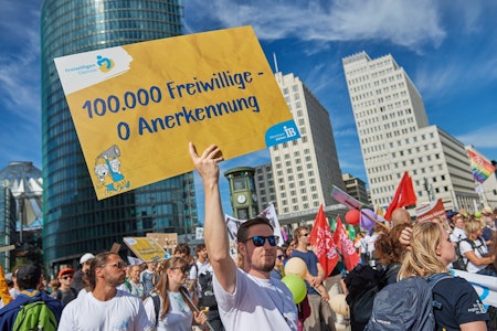 Demonstration in Berlin: Mittel für Jugendarbeit sollen um fast ein Fünftel gekürzt werden
