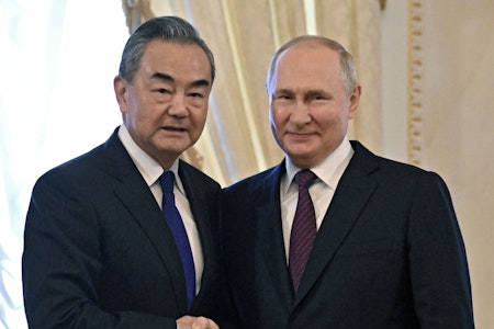 Wladimir Putin reist im Oktober nach China - Außenminister Wang Yi derzeit in Russland