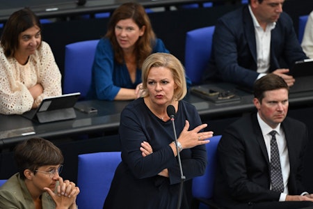 Fragestunde im Bundestag – Faeser: Vorwürfe in Causa Schönbohm „infam“