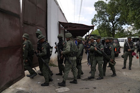 Venezuela: Tocorón-Gefängnis von Tausenden Polizisten und Soldaten gestürmt