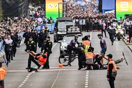 Newsblog zum Berlin-Marathon: 31 Klimaaktivisten festgenommen, Strecke wieder freigegeben