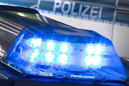 Charlottenburg: Mann ins Bein geschossen – Polizei durchsucht Wohnungen