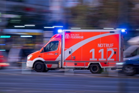 Unfall in Friedrichshain: Fußgänger von Auto angefahren – tot