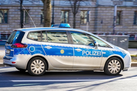 Berlin-Wilmersdorf: Polizeiauto stößt auf Kreuzung mit anderem Wagen zusammen – Verletzte