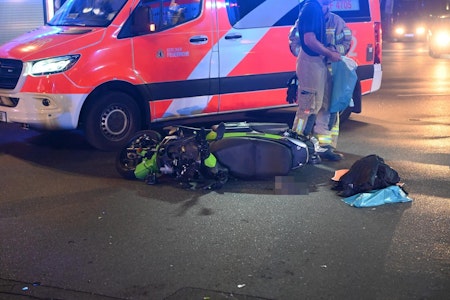 Unfall auf Mariendorfer Damm in Berlin-Lichtenrade: Rollerfahrer schwer verletzt
