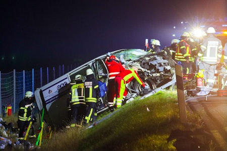 Unfall auf A10 bei Mühlenbeck: Auto fährt auf Kleintransporter auf – zwei Schwerverletzte
