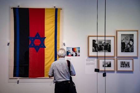„Ein anderes Land“ im Jüdischen Museum Berlin: Eine Ausstellung ohne Realitätsbezug?