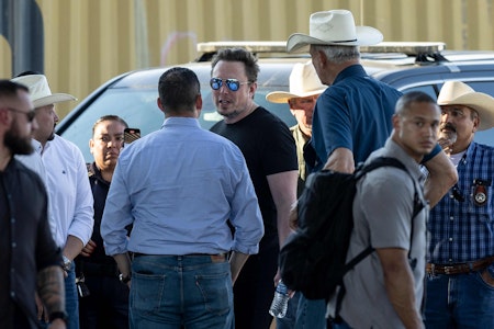 Migration: Tesla-Chef Elon Musk überträgt Besuch an der Grenze zu Mexiko live