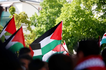 Neukölln: Judenhass bei Palästinenser-Demo, Polizei schreitet ein