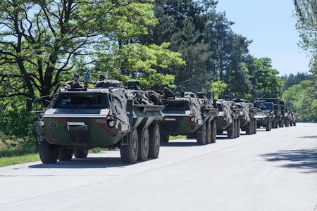 Von Sachsen nach Berlin: Militärkonvoi der Bundeswehr fährt durch die Hauptstadt 