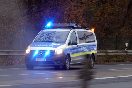 Raub auf Britzer Damm in Berlin-Neukölln: Unbekannte attackieren Mann