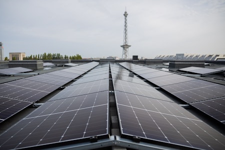 Messe Berlin in Charlottenburg-Wilmersdorf: Installation von Zehntausenden Solarmodulen beginnt