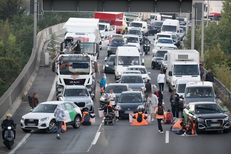 Letzte Generation blockiert erneut Berlins Straßen: Stadtautobahn A100 am Donnerstag teils gesperrt…