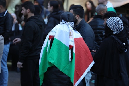 Newsblog: Erneut Palästina-Proteste in Neukölln – Barrikade, Böllerwürfe, Festnahmen