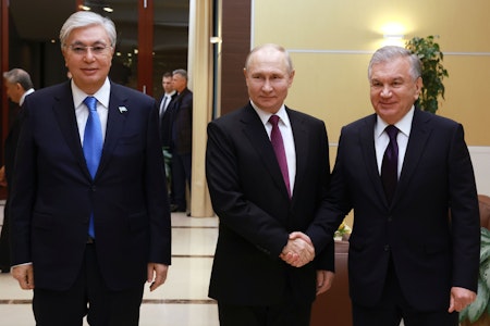 Russland-Sanktionen: Kasachstan korrigiert sich plötzlich – Kein Exportverbot von Militärgütern