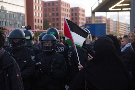 Nahostkonflikt in Berlin – Polizei zu Verbotsvorwürfen: „Ja, wir erlauben auch Palästina-Demos“