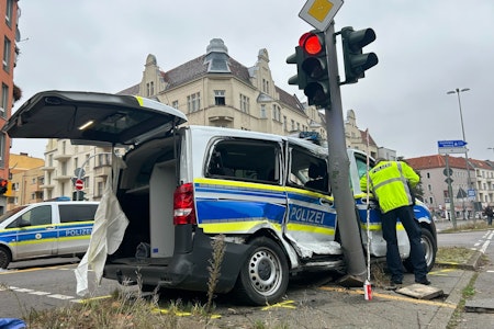 Unfall mit Polizeiwagen in Reinickendorf: Sechs Verletzte